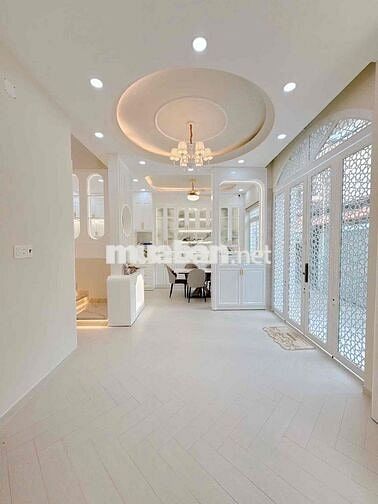 “Triệu hạt mưa rơi không hạt nào rơi nhầm chỗ. Giữa muôn vàn căn nhà,