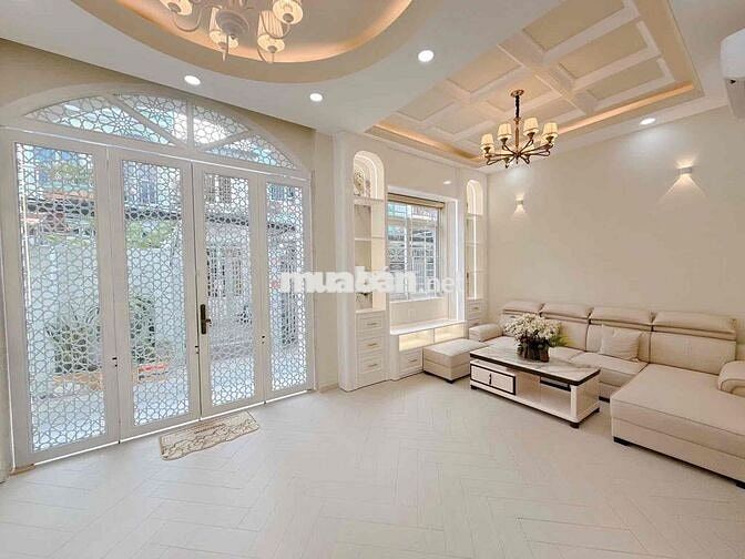 “Triệu hạt mưa rơi không hạt nào rơi nhầm chỗ. Giữa muôn vàn căn nhà,