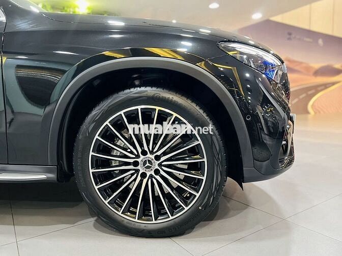 Mercedes GLC300 Đen - Model 2025 chính hãng
