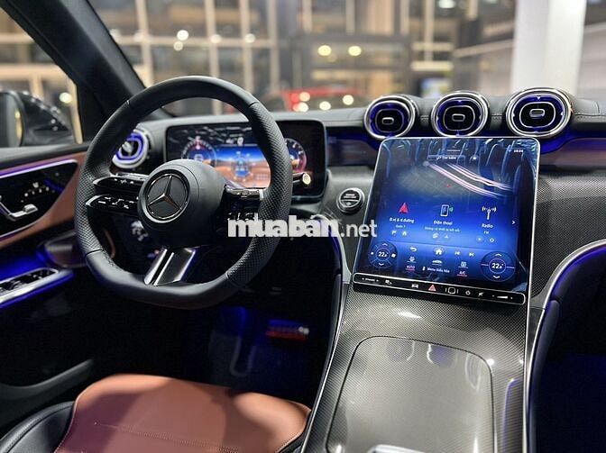 Mercedes GLC300 Đen - Model 2025 chính hãng