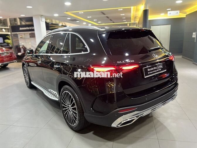 Mercedes GLC300 Đen - Model 2025 chính hãng