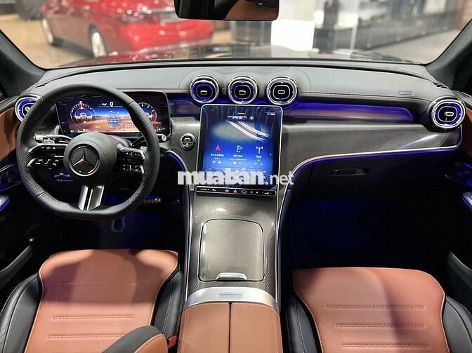 Mercedes GLC300 Đen - Model 2025 chính hãng