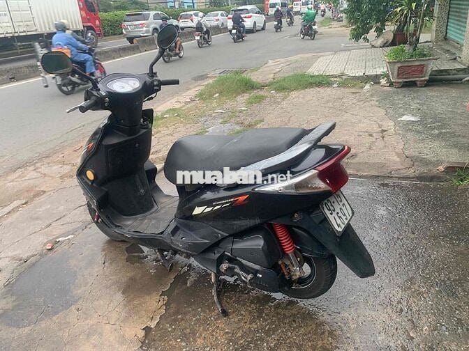 Xe tay ga Yamaha Thể thao màu Đen