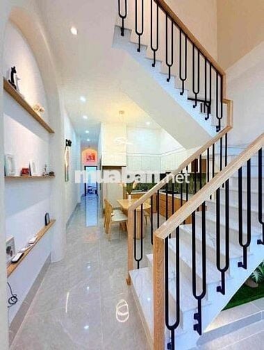Bán nhanh nhà lầu mới xây gần Golf Long Thành