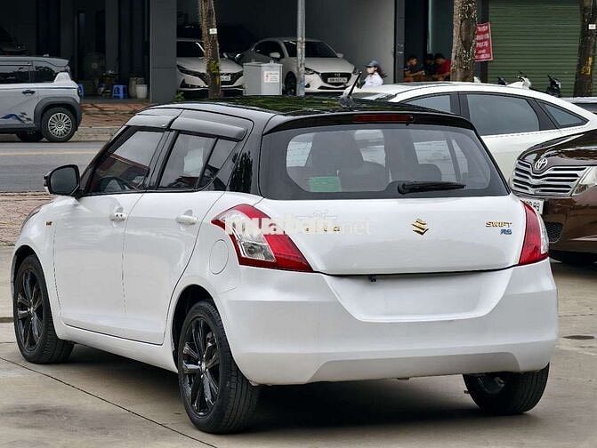 Suzuki Swift RS 2017 Trắng Tự động 9 vạn