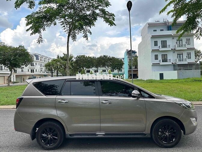 Toyota Innova 2.0 Bản E 2017 số sàn. Xe rất đẹp.