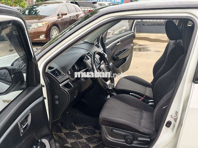 Suzuki Swift RS 2017 Trắng Tự động 9 vạn