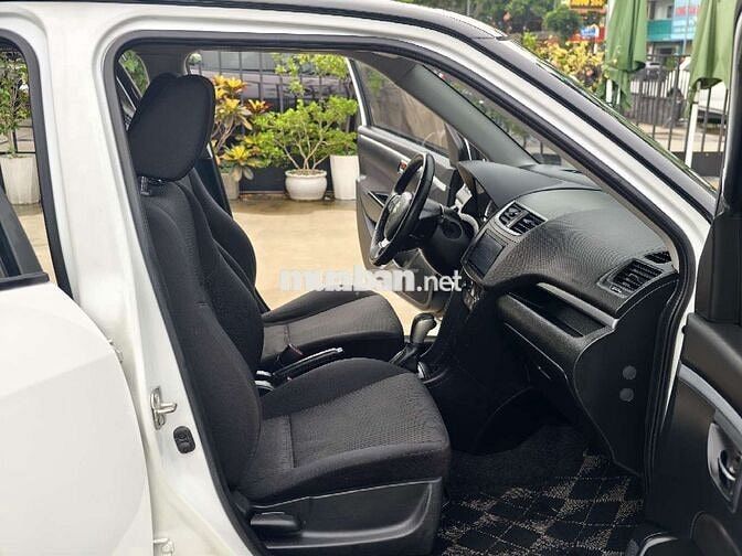 Suzuki Swift RS 2017 Trắng Tự động 9 vạn