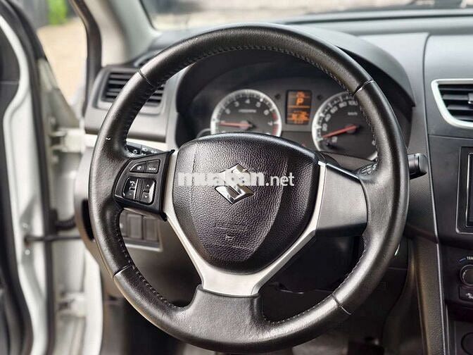 Suzuki Swift RS 2017 Trắng Tự động 9 vạn
