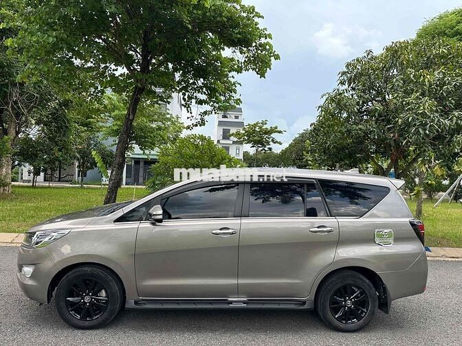 Toyota Innova 2.0 Bản E 2017 số sàn. Xe rất đẹp.