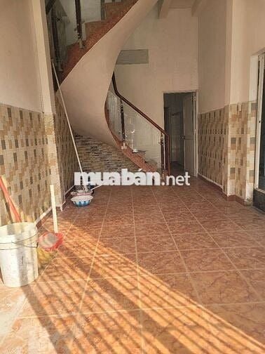Cho thuê nhà 2 tầng mặt tiền Kênh Tân Hóa 