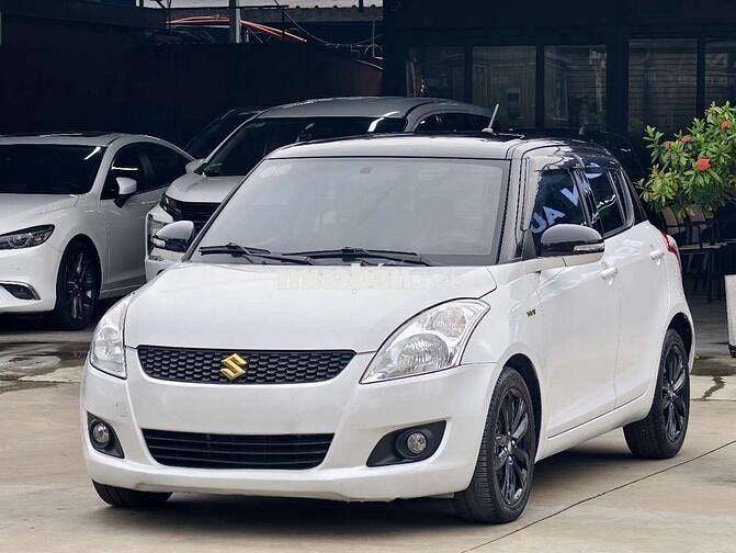 Suzuki Swift RS 2017 Trắng Tự động 9 vạn