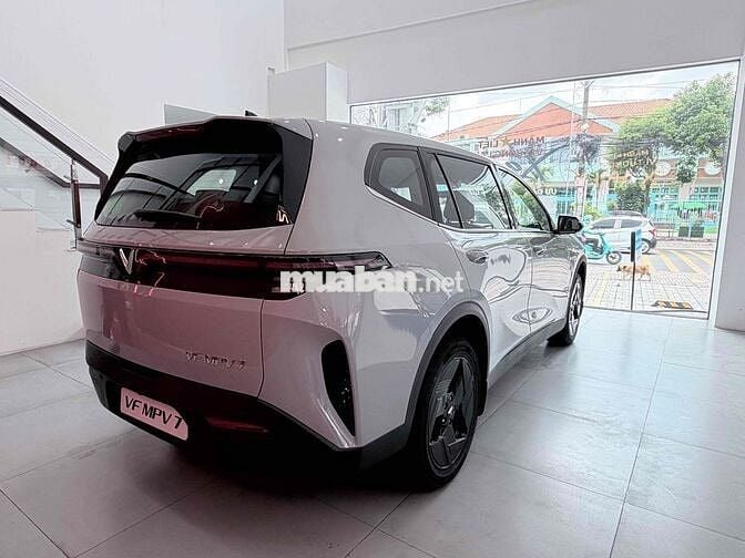 VinFast VF MPV 7, ưu đãi 11% tháng 7 🎉
