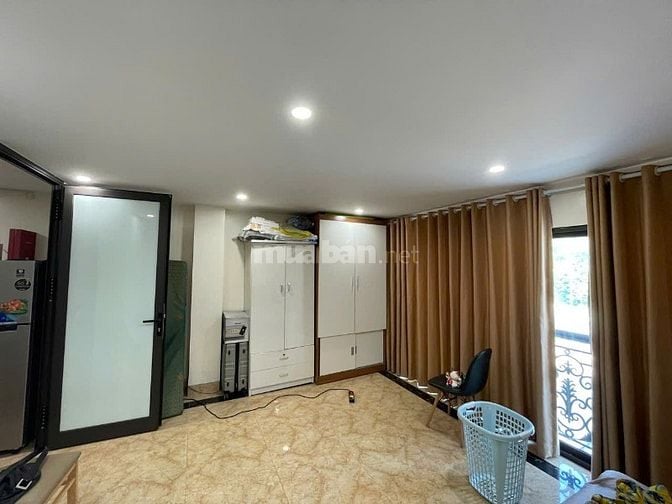 Cho thuê nhà mặt phố Cát Linh 