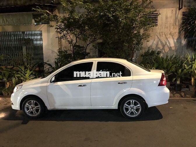 Chevrolet Aveo LT Trắng