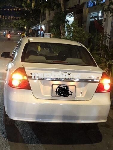 Chevrolet Aveo LT Trắng