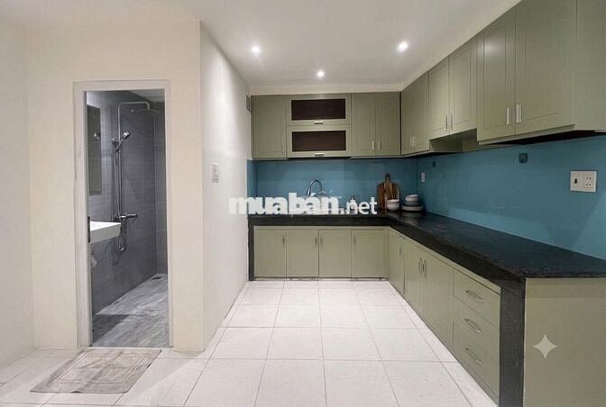 Nguyên căn 4pn 2wc, bếp+ phòng khách đầy đủ, có sân xe gần khu Bàu Cát