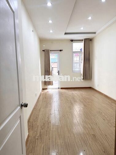 Cho thuê nhà mặt tiền 28 Ngô Thời Nhiệm, Phường 17, Quận Phú Nhuận