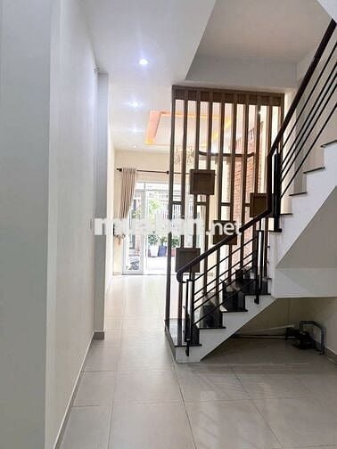 Cho thuê nhà mặt tiền 28 Ngô Thời Nhiệm, Phường 17, Quận Phú Nhuận