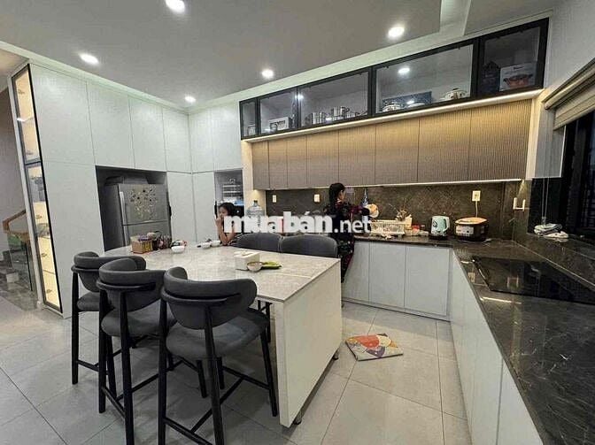 Cho Thuê Nhà 3 Lầu 4PN Full Nội Thất