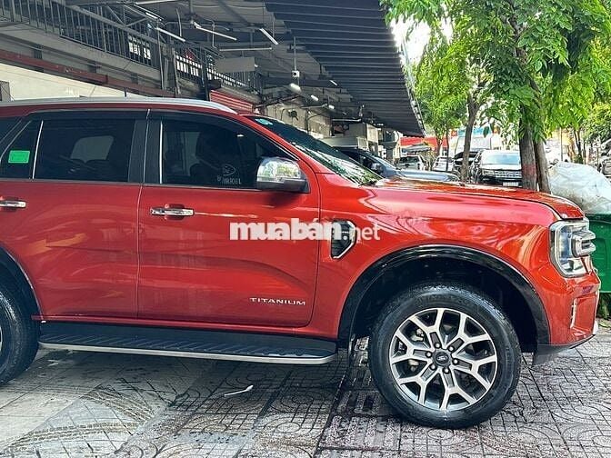 Ford Everest Titanium 2022, bảo hành 2027, vay 75%