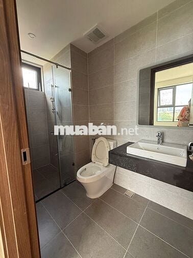Cho thuê 3PN new 95m2 giá 9tr có 4 máy lạnh, rèm, gp - A&T Sky garden