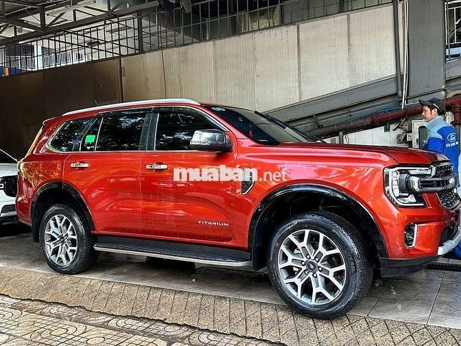 Ford Everest Titanium 2022, bảo hành 2027, vay 75%
