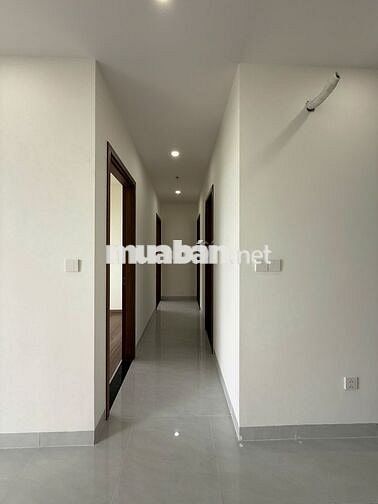 Cho thuê 3PN new 95m2 giá 9tr có 4 máy lạnh, rèm, gp - A&T Sky garden
