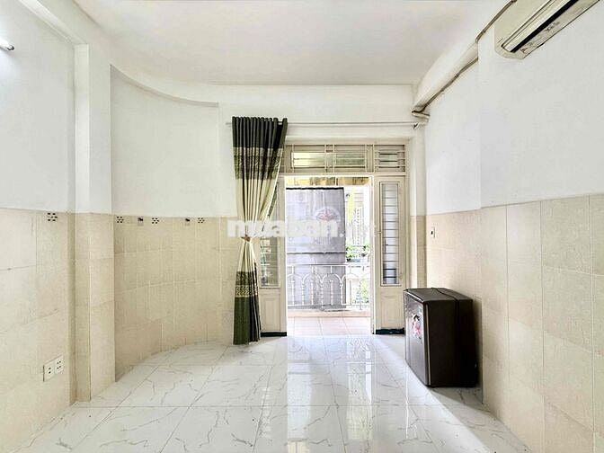 Cho Thuê Căn Hộ Bancol Thang Máy Rộng 25m2 Ngay Vòng Xoay Lý Thái Tổ