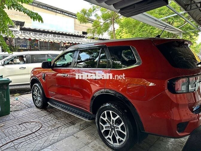 Ford Everest Titanium 2022, bảo hành 2027, vay 75%