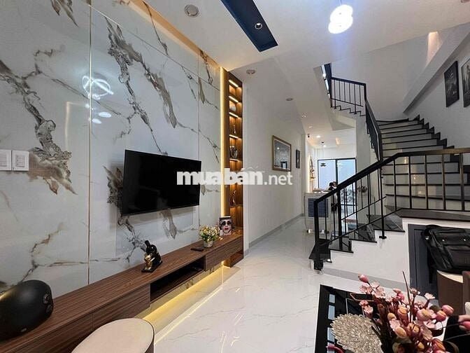 Chính chủ bán gấp nhà 3 tầng Hoàng Diệu trung tâm, 56.3m2, full nội th