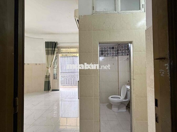 Cho Thuê Căn Hộ Bancol Thang Máy Rộng 25m2 Ngay Vòng Xoay Lý Thái Tổ