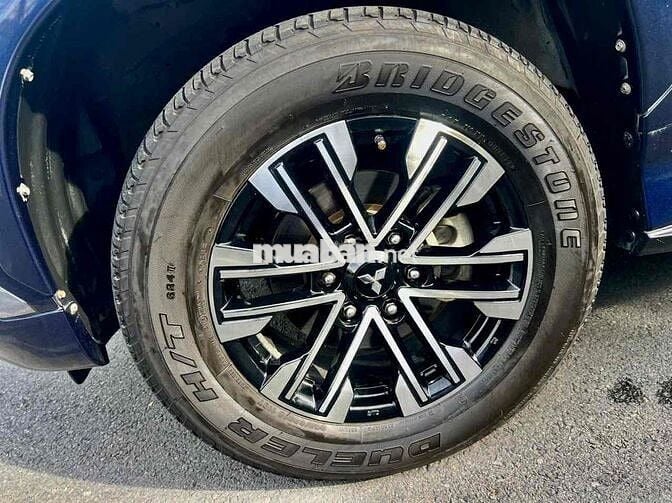 Mitsubishi Pajero Sport GLS 2019 2.4L Xanh