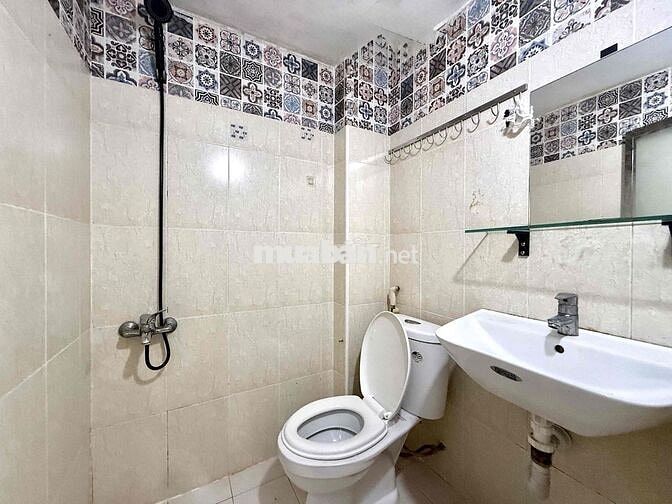 Cho Thuê Căn Hộ Bancol Thang Máy Rộng 25m2 Ngay Vòng Xoay Lý Thái Tổ