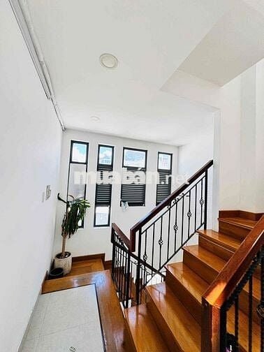 Cho Thuê Nhà MT 597A đường lê Hồng phong Quận 10