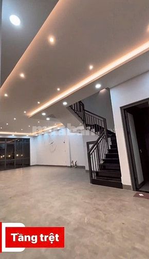 MẶT BẰNG SÂN VƯỜNG RỘNG , ĐẸP , VỪA XÂY MỚI 