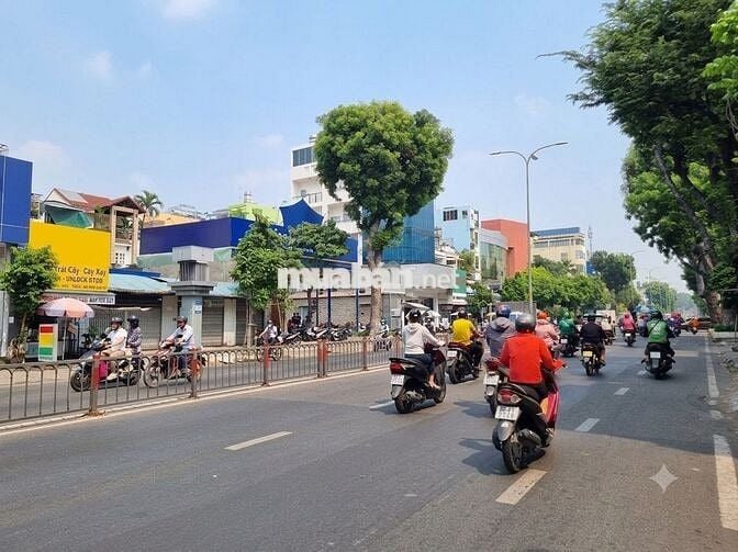 CHO THUÊ NHÀ  GÓC 2 MẶT TIỀN BA THÁNG HAI QUẬN 10 - DT ~420M2