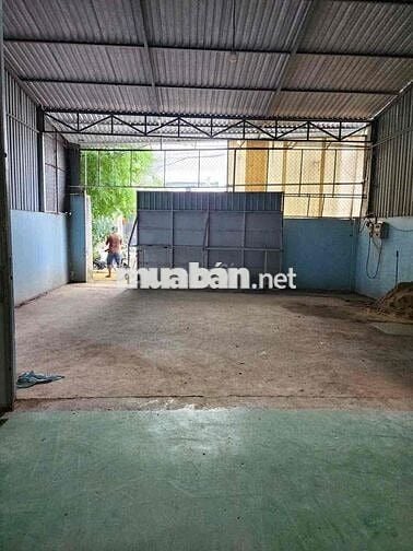 Cho thuê kho 250m2 Trần cao trống suốt—Đg xe tải vu