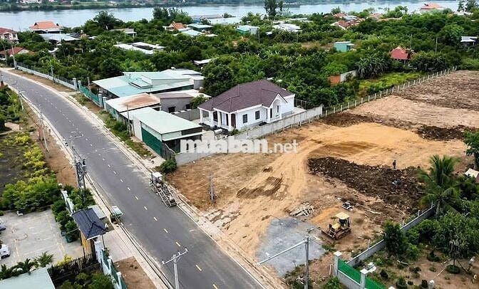 980 triệu DT đến 147.7m² bán cụm đất đầu tư 1 sẹc đường HL15 rộng 32m