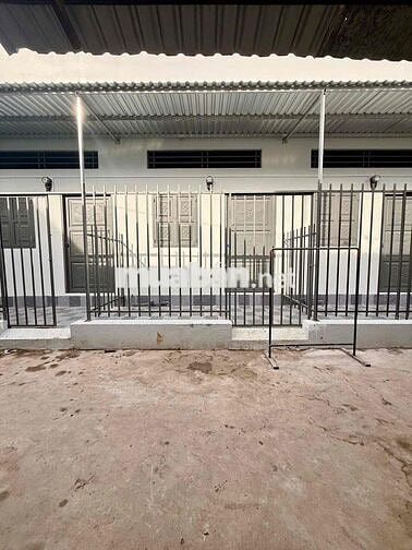 KHOÁNG CHO THUÊ DÃY TRỌ 8P TRỆT LỬNG MỚI 100% HẺM 444/31 CMT8