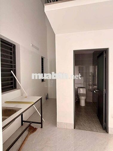 KHOÁNG CHO THUÊ DÃY TRỌ 8P TRỆT LỬNG MỚI 100% HẺM 444/31 CMT8