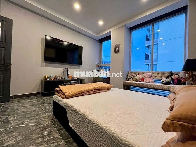Cho thuê Penthouse Star Hill - sân vườn to- 242m2 - Nhà đẹp -61 tr/ th