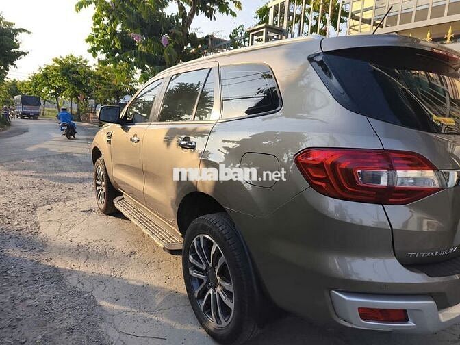 Ford Everest Titanium 1 cầu 2019 Nâu 180.000km