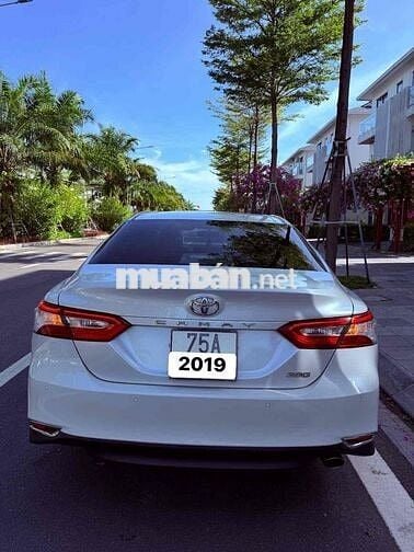 Toyota Camry 2019 Trắng 70.000 km