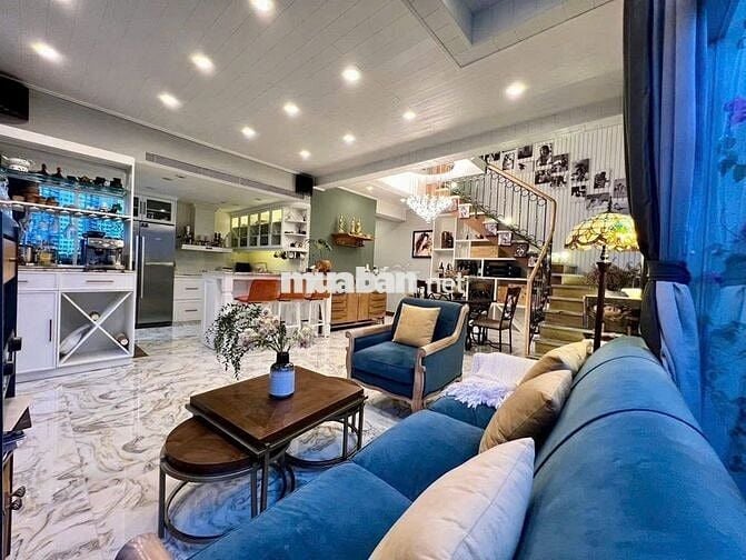 Cho thuê Penthouse Star Hill - sân vườn to- 242m2 - Nhà đẹp -61 tr/ th