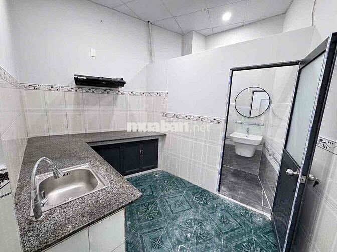 Bán Nhà 2 Tầng gần Siêu Thị Coopmart, ra Biển 3’ đi xe. Giá: 2tỷ990tr