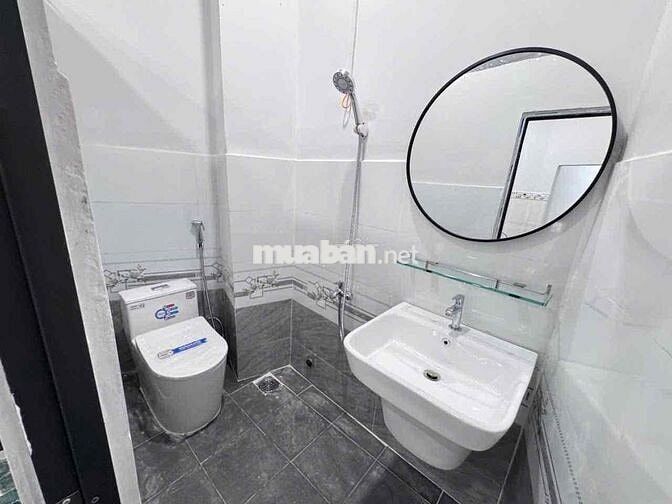 Bán Nhà 2 Tầng gần Siêu Thị Coopmart, ra Biển 3’ đi xe. Giá: 2tỷ990tr