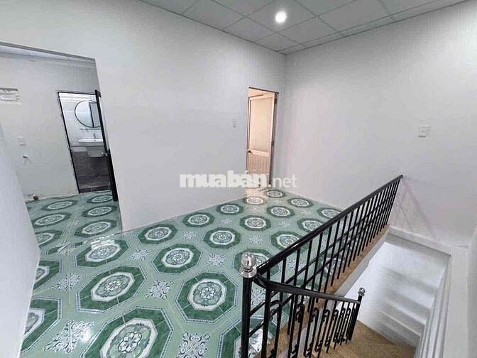 Bán Nhà 2 Tầng gần Siêu Thị Coopmart, ra Biển 3’ đi xe. Giá: 2tỷ990tr