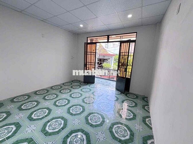 Bán Nhà 2 Tầng gần Siêu Thị Coopmart, ra Biển 3’ đi xe. Giá: 2tỷ990tr