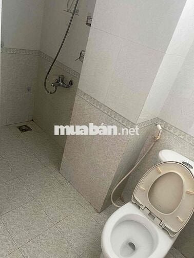 Phòng trọ có cửa sổ ban công , lầu 1 thoáng mát